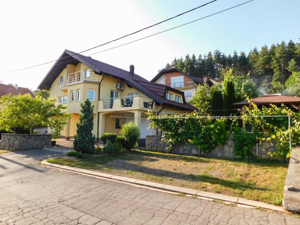 Apartman Lara Otočac Εξωτερικό φωτογραφία